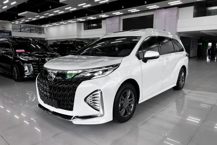 Toyota Sienna 2026 гибрид — фото 1